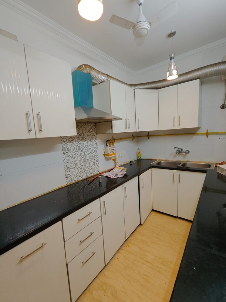 Kitchen, lajpat nagar 2 Bedroom 925 Sq.Ft. Apartment In Lajpat Nagar Delhi 8327303