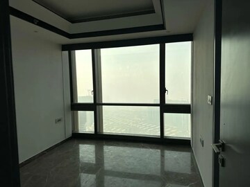 Room in 4 BHK Apartment at Lodha Trump Tower, Worli – for Rent