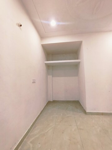 Room in 1 RK Builder Floor at Dwarka Mor – for Rent