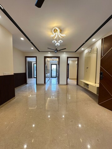 Room in 2 BHK Apartment at Kurla East – for Sale