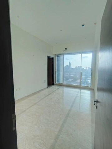 Room in 3 BHK Apartment at Raheja Imperia, Worli – for Rent
