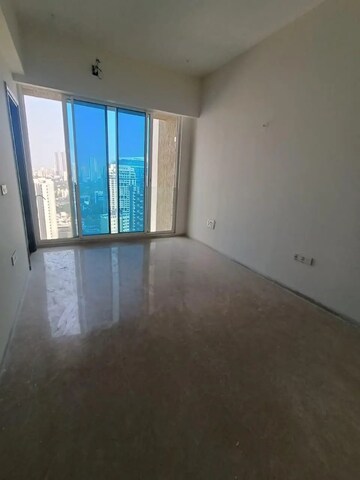 Room in 3 BHK Apartment at Raheja Imperia, Worli – for Rent