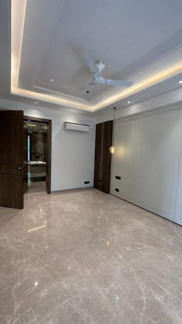 Room in 2 BHK Apartment at Kurla East – for Sale