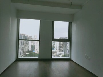 Room in 4 BHK Apartment at Bombay Realty One ICC, Dadar East – for Rent