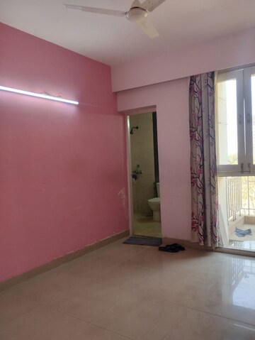 Room in 2.5 BHK Apartment at Puri Pratham, Sector 84 – for Rent