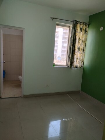 Room in 2.5 BHK Apartment at Puri Pratham, Sector 84 – for Rent
