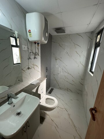 Team Area in 3 BHK Apartment at M3M Heights, Sector 65 – for Rent