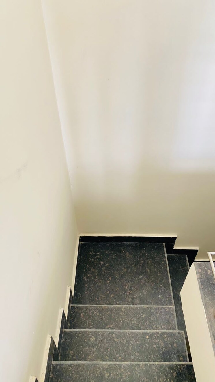 undefined, dlf-hyde-park Commercial Shop 33 Sq.Yd. In South Mullanpur Chandigarh 8327654