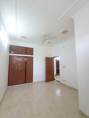 Room in 4 BHK Independent House at Sector 21 – for Rent