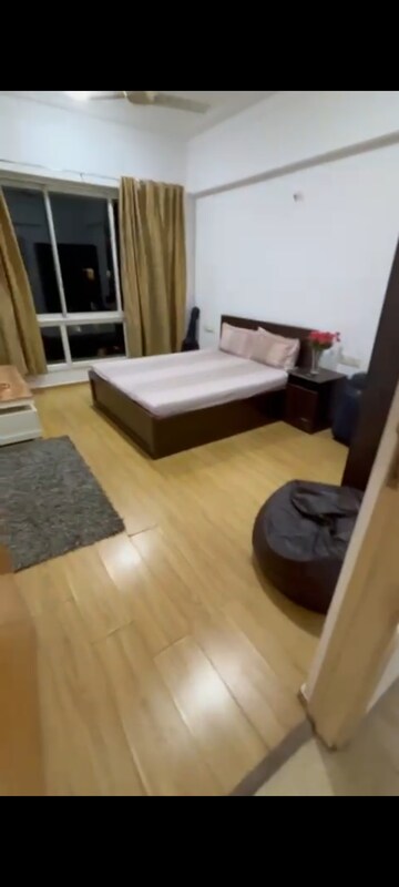 Living Room in 4 BHK Apartment at Hiranandani Meadows, Manpada – for Rent