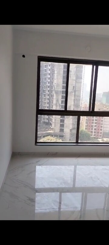 Room in 2 BHK Apartment at Anant Tara, Kandivali West – for Rent