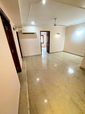Room in 3 BHK Builder Floor at South Extension ii – for Sale