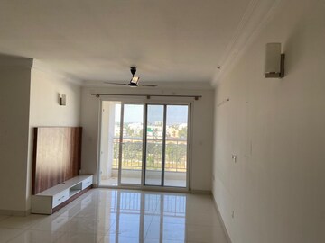 Room in 2 BHK Apartment at Prestige Royale Gardens, Gantiganahalli – for Rent