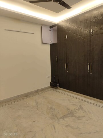 Room in 3 BHK Builder Floor at Ardee City, Sector 52 – for Rent
