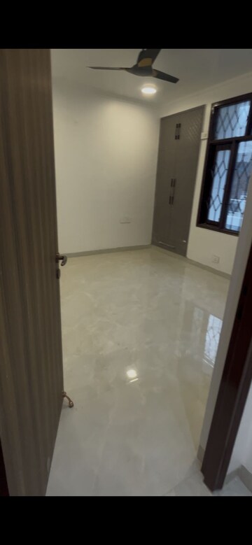 Room in 3 BHK Builder Floor at Ardee City, Sector 52 – for Rent