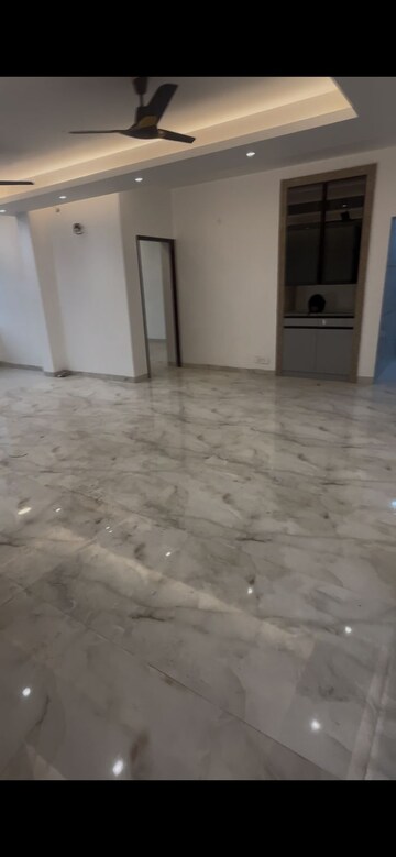 Room in 3 BHK Builder Floor at Ardee City, Sector 52 – for Rent