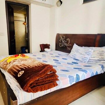 Bedroom in 2.5 BHK Apartment at Prateek Laurel, Sector 120 – for Rent