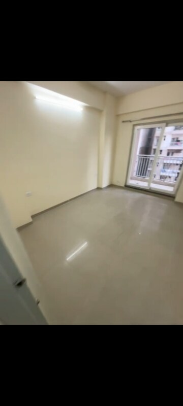 Room in 3 BHK Apartment at Shri Radha Sky Park, Sector 16b Greater Noida – for Rent