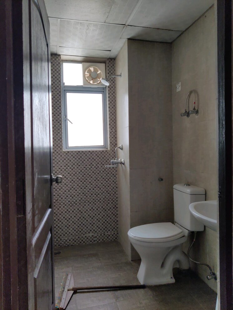 Bathroom, aditya-urban-homes 2 Bedroom 840 Sq.Ft. Apartment In Shahpur Bamheta Ghaziabad 8328677