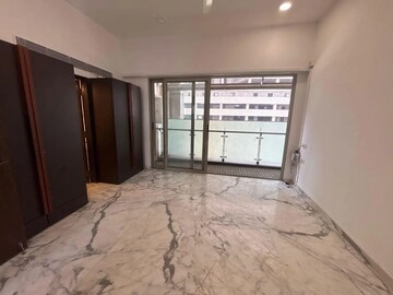 Room in 3 BHK Apartment at Lodha Bellissimo, Mahalaxmi – for Rent