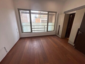 Room in 3 BHK Apartment at Lodha Bellissimo, Mahalaxmi – for Rent