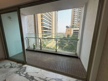 Room in 3 BHK Apartment at Lodha Bellissimo, Mahalaxmi – for Rent