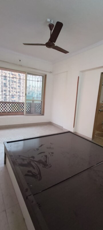 Room in 2 BHK Apartment at Hill Palace CHS Ltd, Pokhran Road No 1 – for Rent