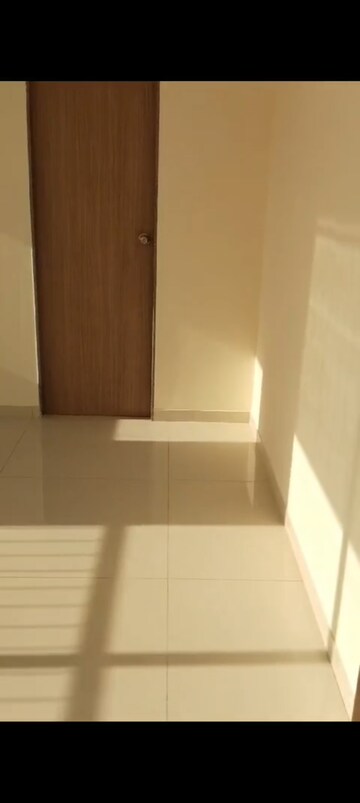 Room in 1 BHK Apartment at Godrej Nest Kandivali, Kandivali East – for Rent