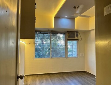 Room in 2 BHK Apartment at Asha Nagar CHS, Mulund West – for Rent