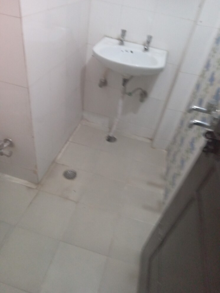 Bathroom, khanpur 2 Bedroom 7500 Sq.Ft. Apartment In Khanpur Delhi 8328905