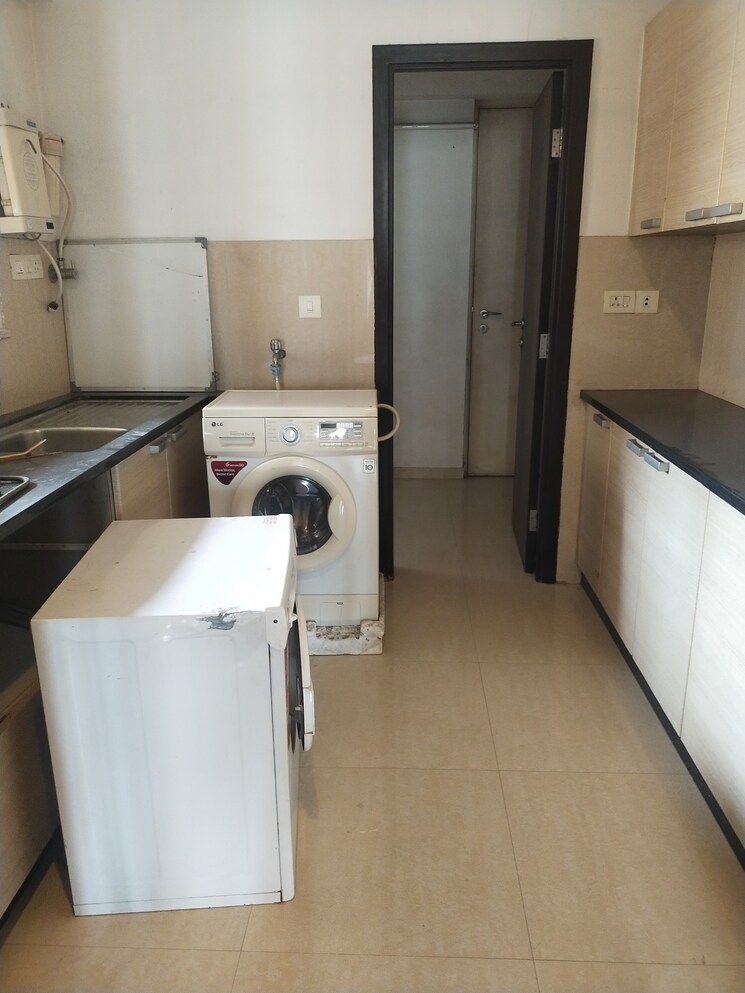 Kitchen, lake-primrose 3 Bedroom 1500 Sq.Ft. Apartment In Powai Mumbai 8328976