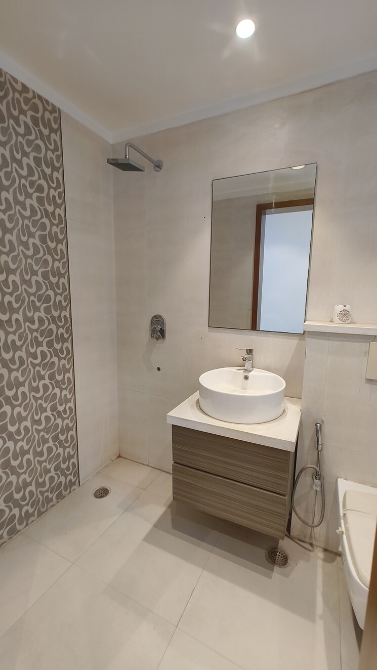 Bathroom, pareena-coban-residences 3 Bedroom 1997 Sq.Ft. Apartment In Sector 99a Gurgaon 8328985