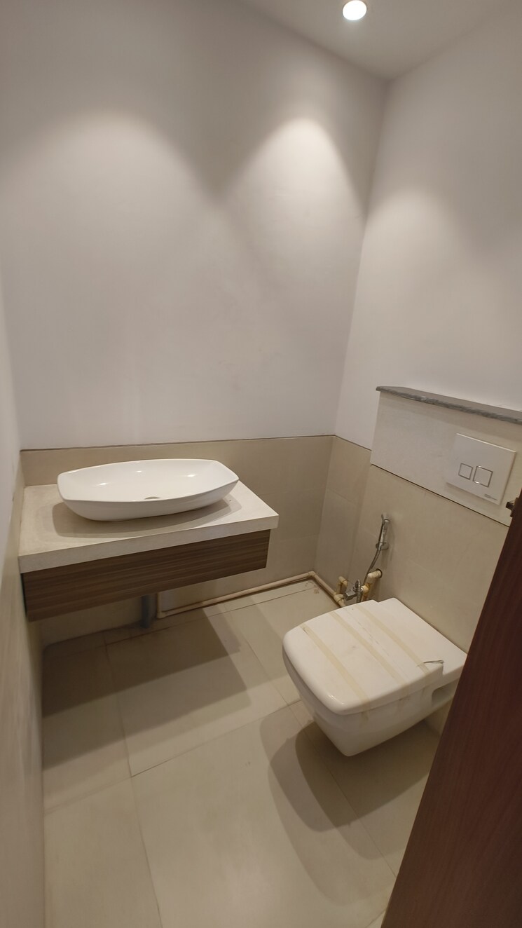 Bathroom, pareena-coban-residences 3 Bedroom 1997 Sq.Ft. Apartment In Sector 99a Gurgaon 8328985