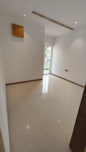 Room in 3 BHK Apartment at Pareena Coban Residences, Sector 99a – for Sale