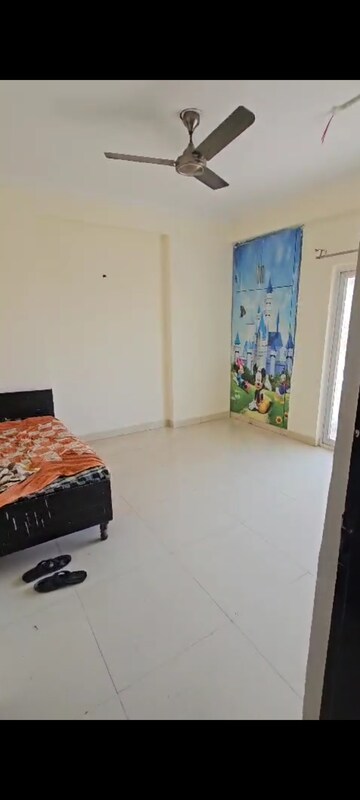 Bedroom in 3 BHK Apartment at Pi Greater Noida – for Rent