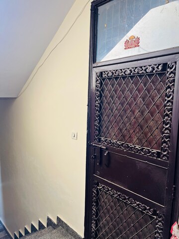 Furnished Amenities in 2 BHK Apartment at Pratap Vihar GDA Flats, Pratap Vihar – for Rent