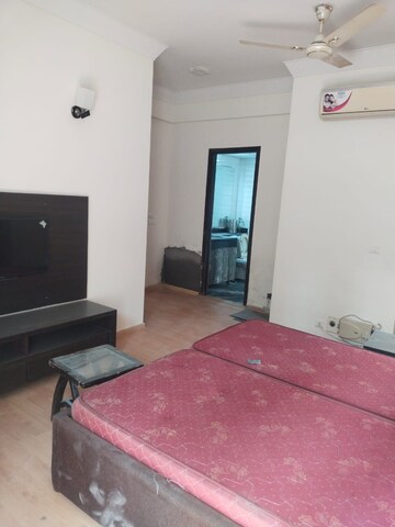 Room in 3 BHK Apartment at Unitech Fresco, Sector 50 – for Rent