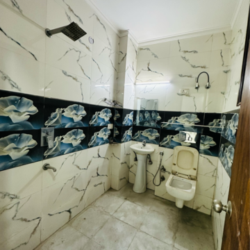 Team Area in 3 BHK Builder Floor at Saket – for Rent