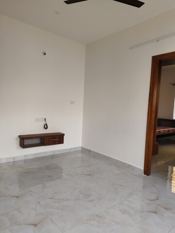Room in 1 BHK Apartment at Halasuru – for Rent