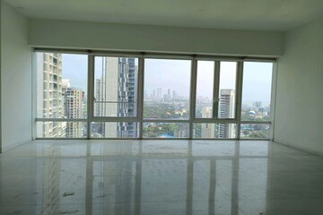 Room in 3 BHK Apartment at Indiabulls Blu, Worli – for Rent