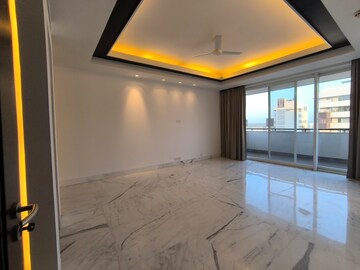 Room in 5 BHK Apartment at Salcon The Verandas, Sector 54 – for Rent