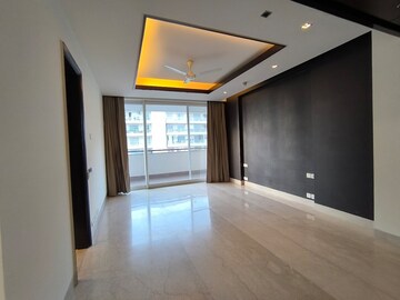 Room in 5 BHK Apartment at Salcon The Verandas, Sector 54 – for Rent
