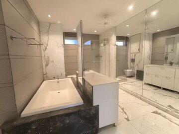Team Area in 5 BHK Apartment at Salcon The Verandas, Sector 54 – for Rent