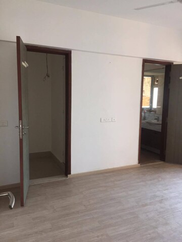 Room in 4 BHK Apartment at DB Orchid Woods, Goregaon East – for Sale