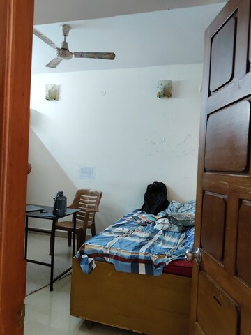 Furnished Amenities in 2 BHK Builder Floor at Indiranagar – for Rent