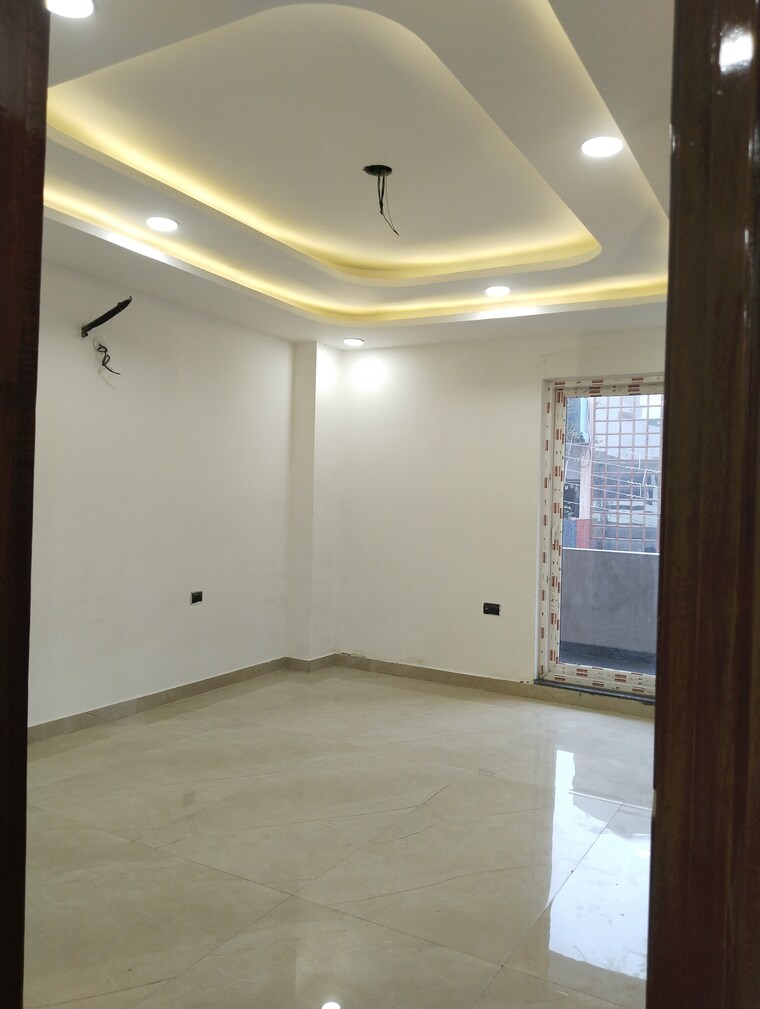 Room, sector 29 4 Bedroom 385 Sq.Yd. Builder Floor In Sector 29 Faridabad 8329224