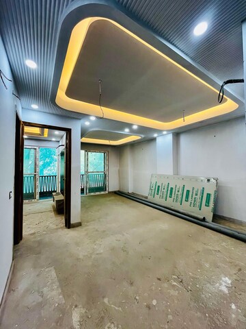 Room in 3 BHK Builder Floor at SS Southend Floors, South City 2 – for Sale
