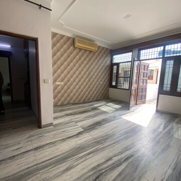Room in 4 BHK Independent House at Sector 38 – for Rent