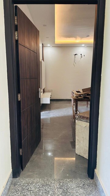Room in 3 BHK Apartment at Gt Road – for Sale
