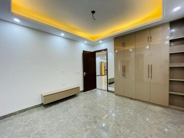 Room in 3 BHK Builder Floor at Sunstar Floors, Sector 51 – for Rent